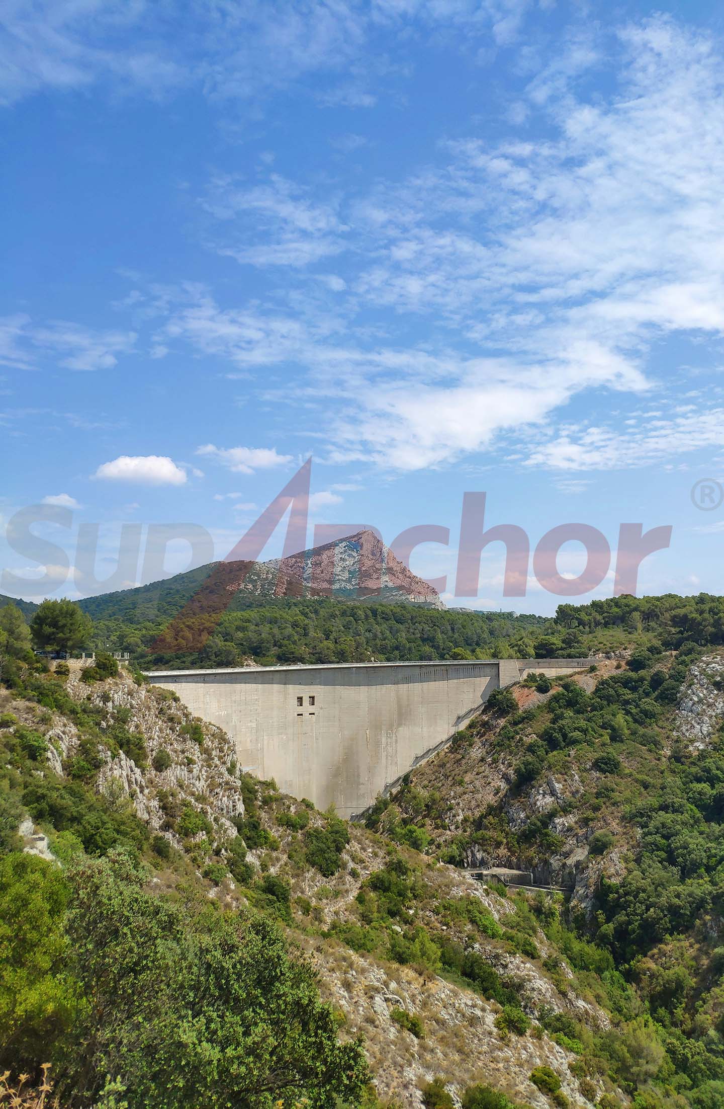 Construction site using SupAnchor self drilling anchor system