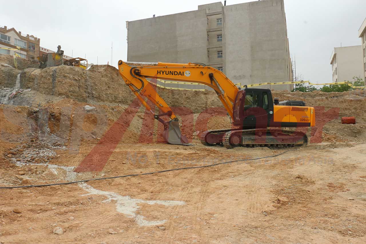 Construction site using SupAnchor self drilling anchor system